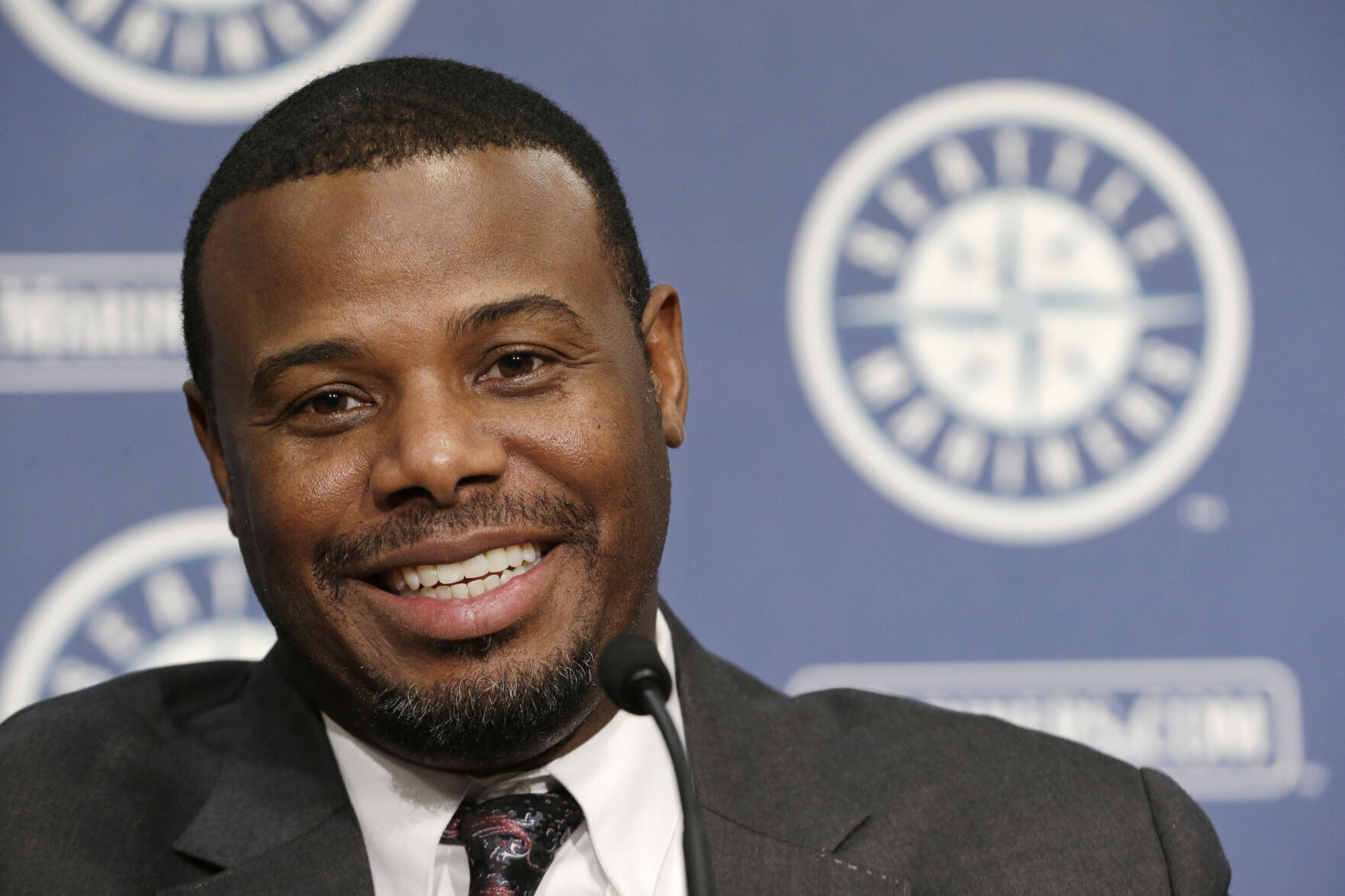 2016: Ken Griffey Jr. is elected to baseball Hall of Fame with highest voting percentage ever